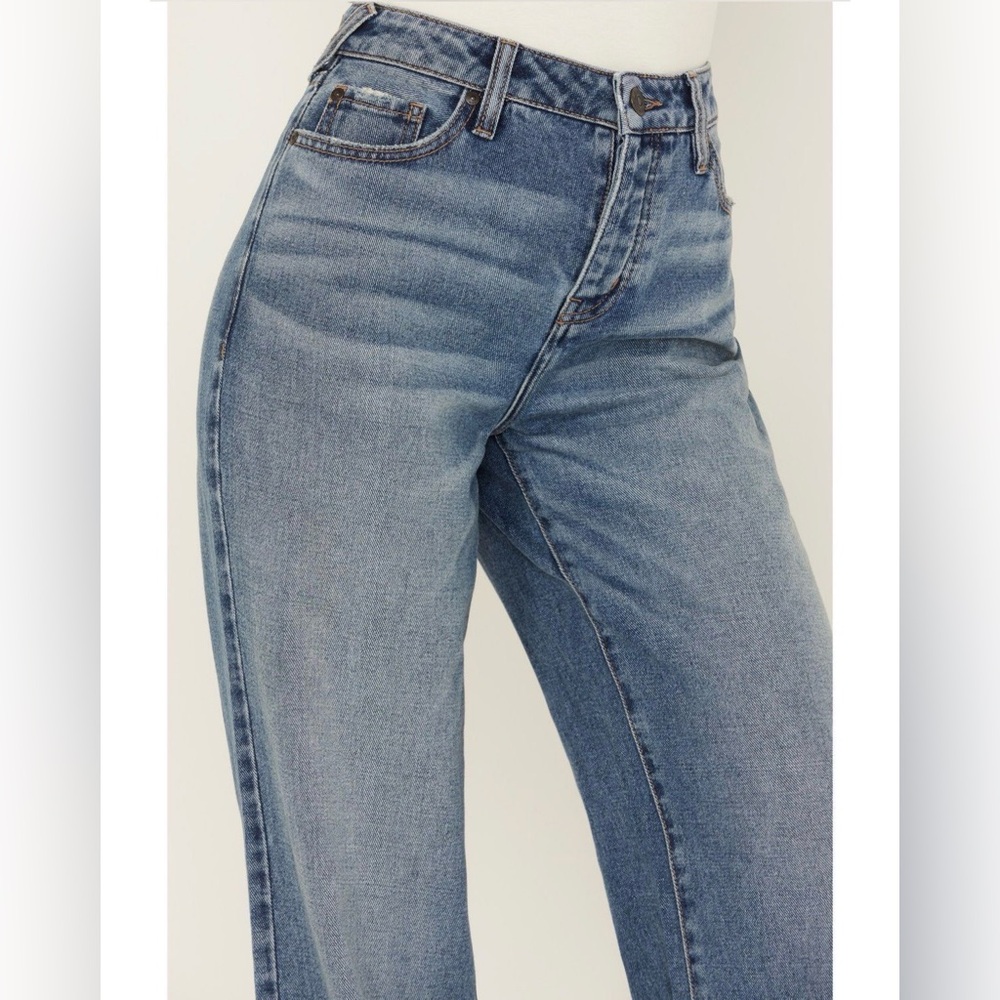 High-Rise Wide Leg Jeans in Medium Blue Wash - Picture 3 of 4